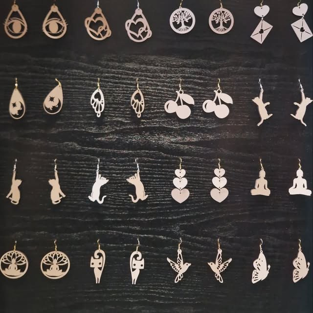 Pendentif en bois découpé